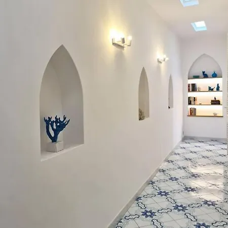 Mimi, Private Terrace, Newly Renovated كابري